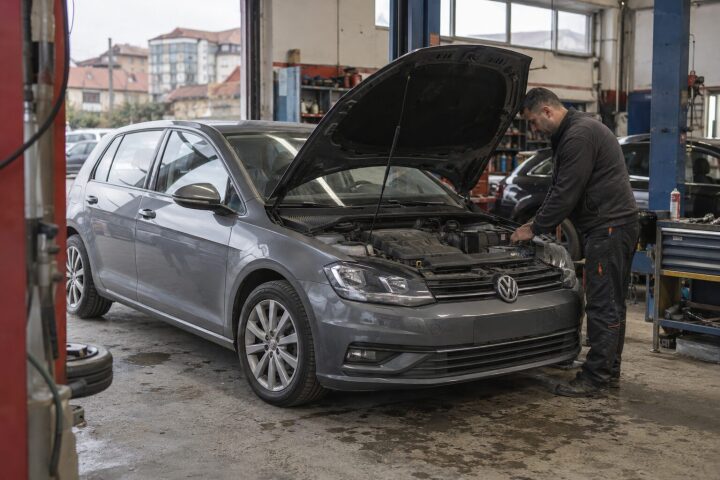 Baterie auto: semnele că trebuie schimbată înainte să te lase