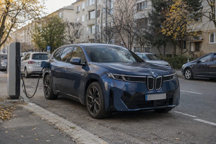 BMW Neue Klasse în România: iX3 și i3 au prețuri, iX4 urmează