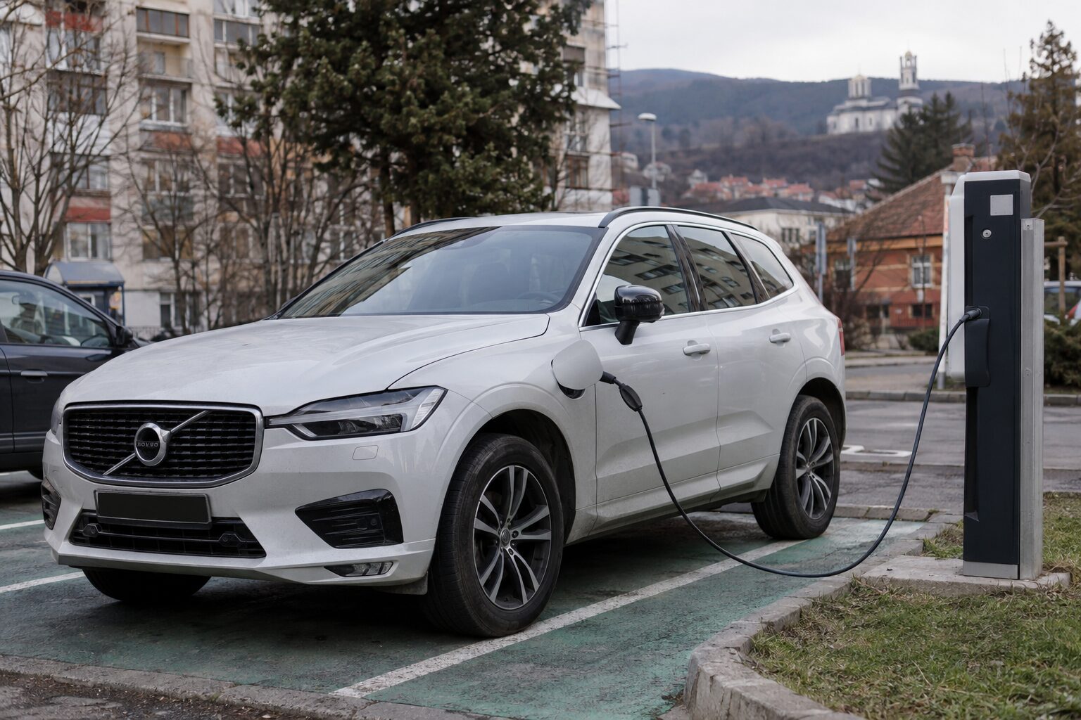 Hibrid sau electric (sau plug-in): ce ți se potrivește de fapt