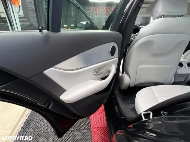 Mercedes-Benz E W213 300 4MATIC 9G-TRONIC