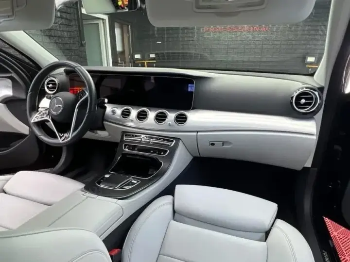Mercedes-Benz E W213 300 4MATIC 9G-TRONIC