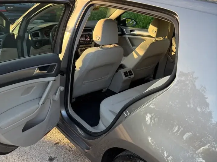 Volkswagen Golf VII