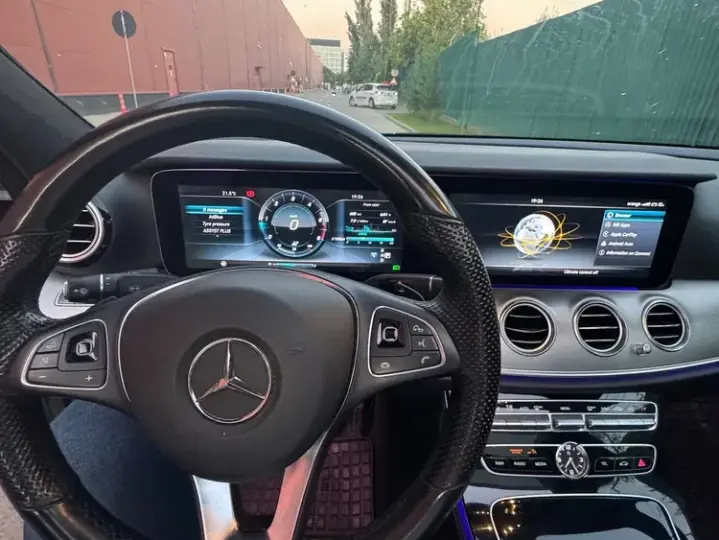 Mercedes-Benz E W213 220 d 9G-TRONIC