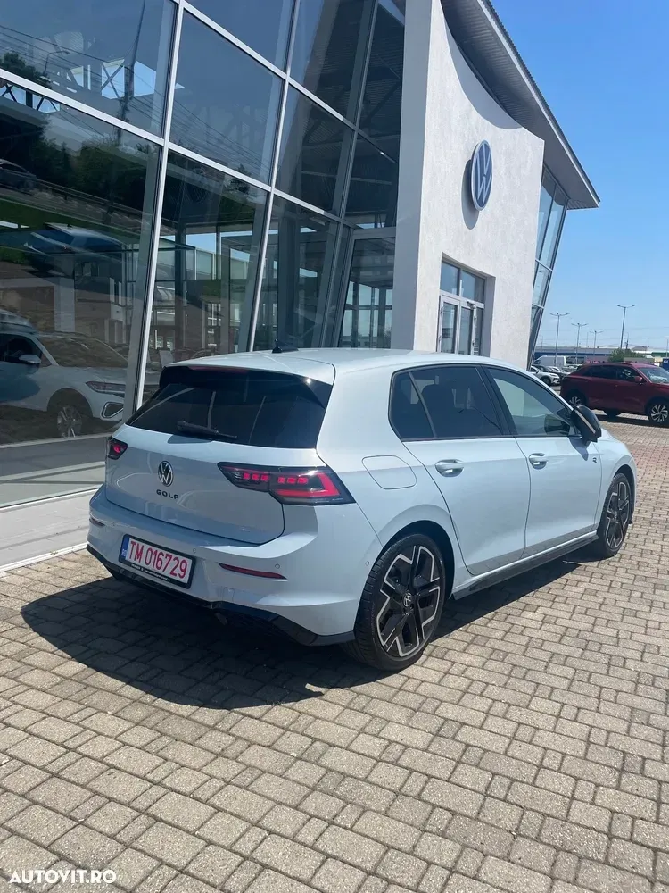 Volkswagen Golf VIII 1.5 eTSI OPF DSG R-Line — imagine 3
