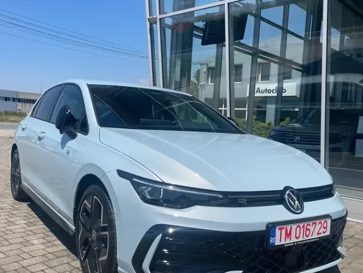 Volkswagen Golf VIII 1.5 eTSI OPF DSG R-Line