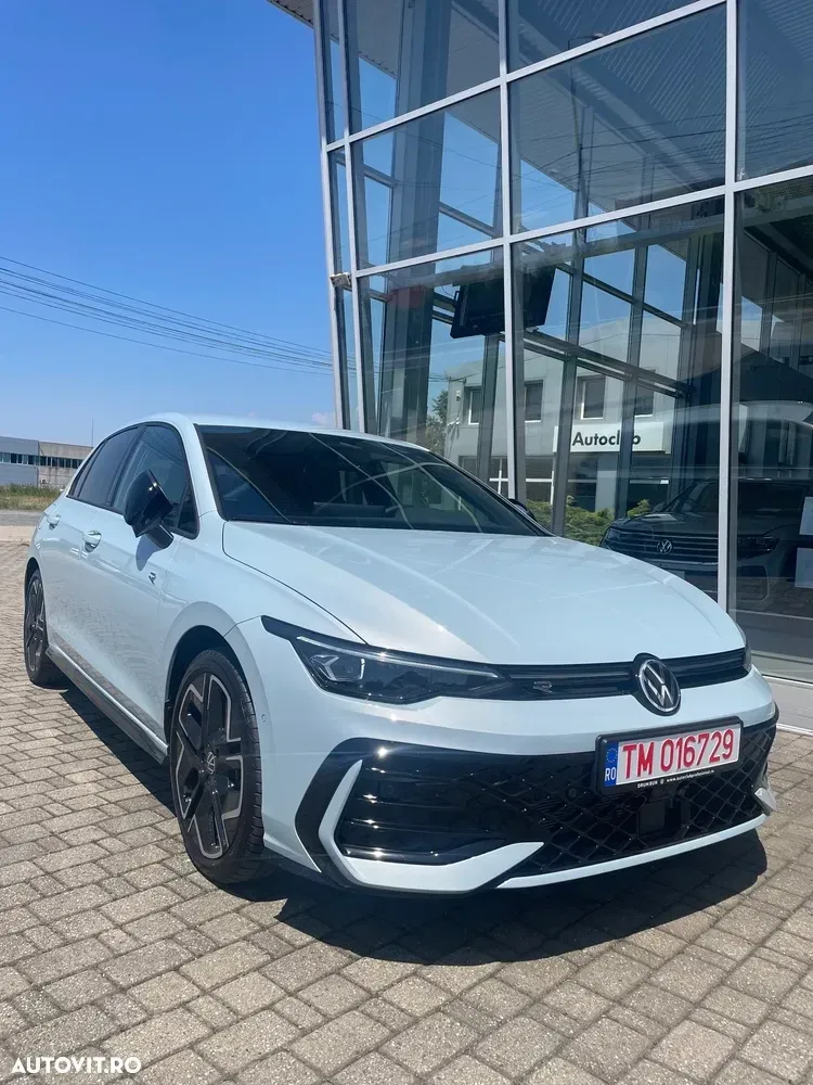 Volkswagen Golf VIII 1.5 eTSI OPF DSG R-Line — imagine 5