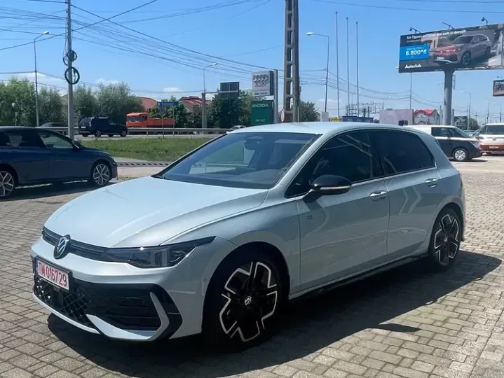 Volkswagen Golf VIII 1.5 eTSI OPF DSG R-Line