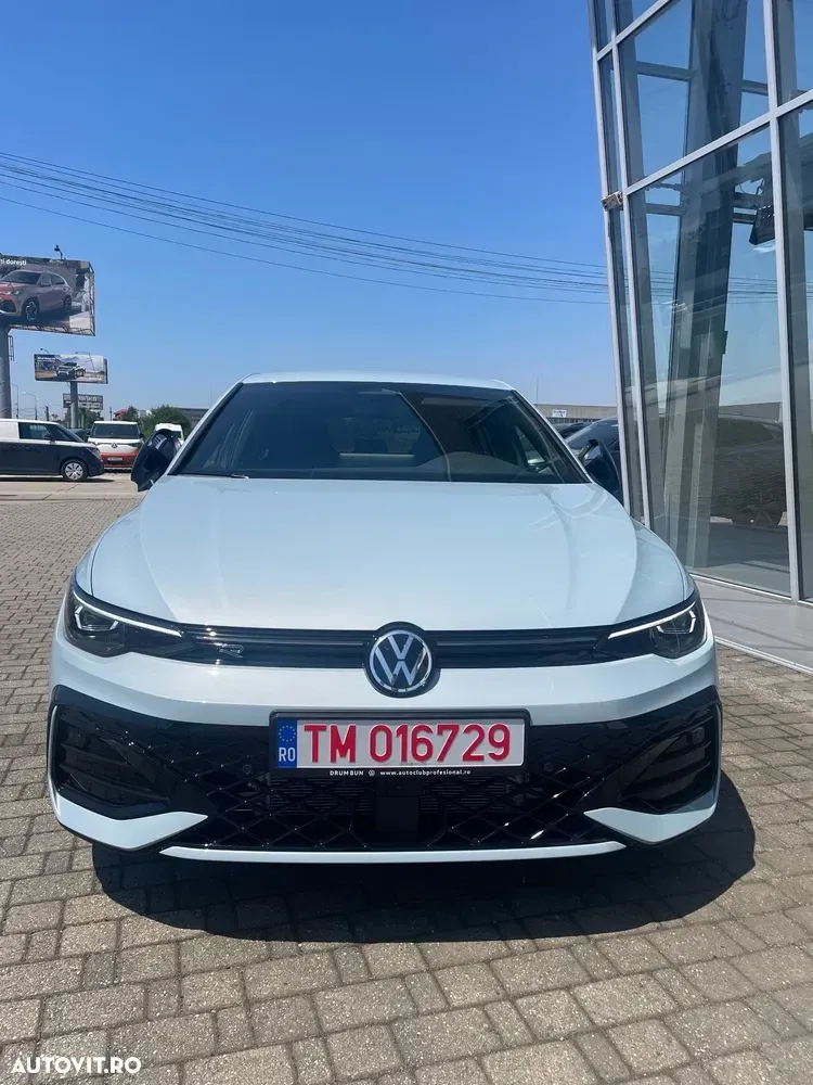 Volkswagen Golf VIII 1.5 eTSI OPF DSG R-Line — imagine 4