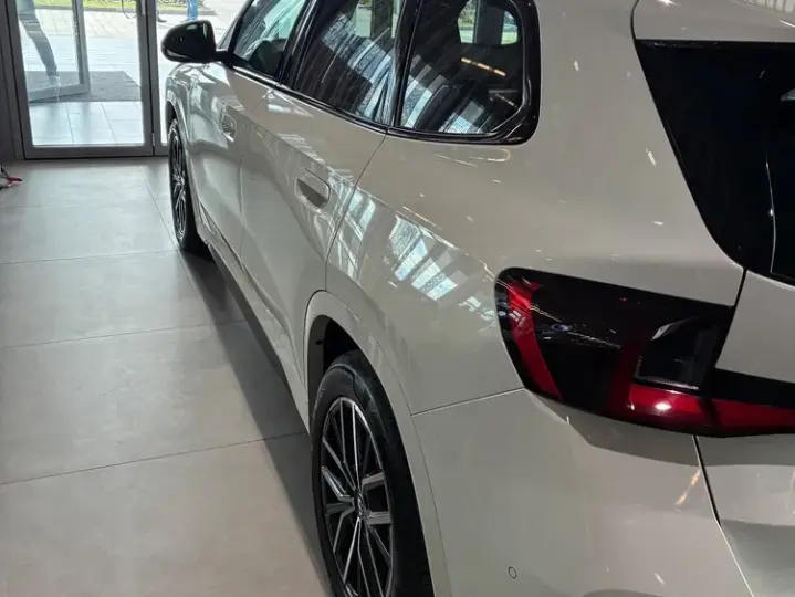 BMW iX1