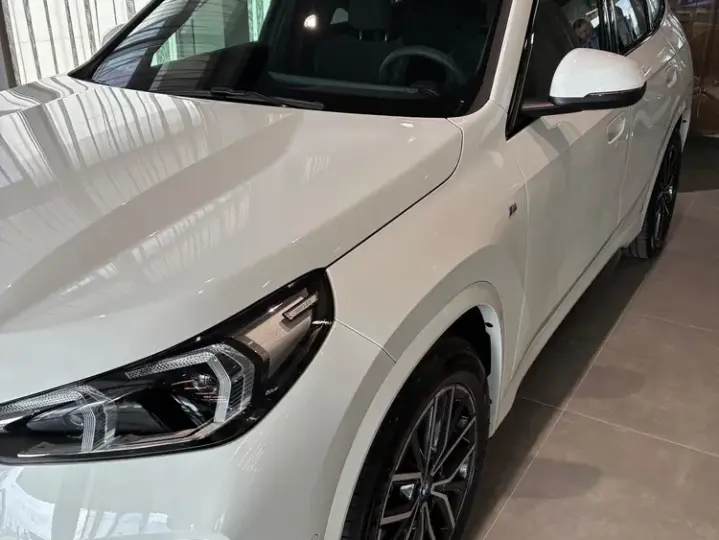 BMW iX1