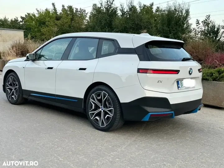 BMW iX