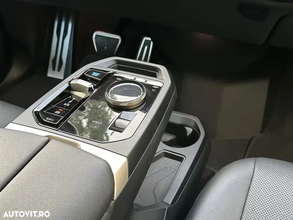 BMW iX — imagine 6