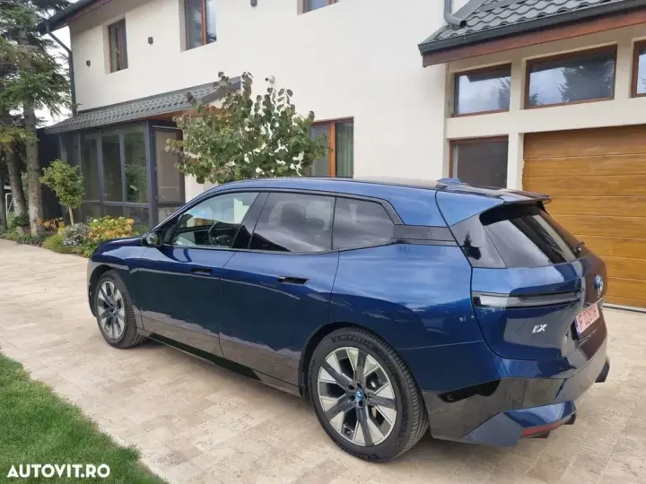 BMW iX