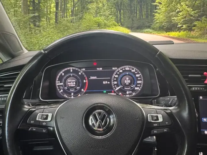 Volkswagen Golf VII 2.0 TDI SCR DSG R-Line