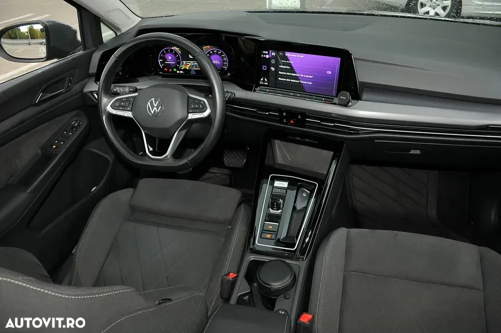 Volkswagen Golf VIII 1.5 eTSI ACT DSG MHEV Style — imagine 4