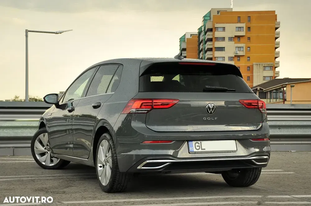 Volkswagen Golf VIII 1.5 eTSI ACT DSG MHEV Style — imagine 3