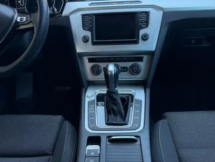 Volkswagen Passat B8 2.0 TDI DSG Trendline