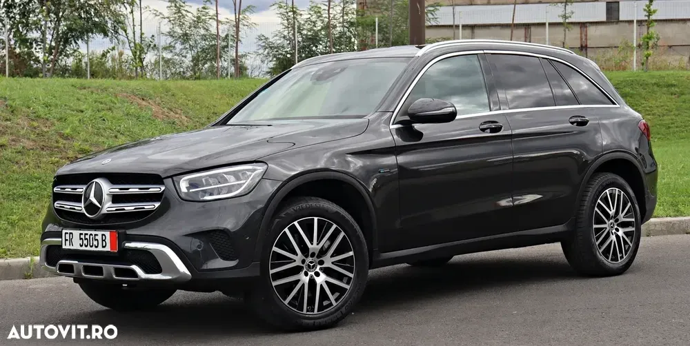 Mercedes-Benz GLC X253 300 e 4MATIC — imagine 4