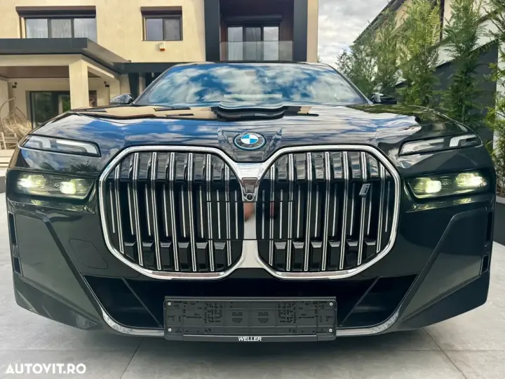 BMW i7