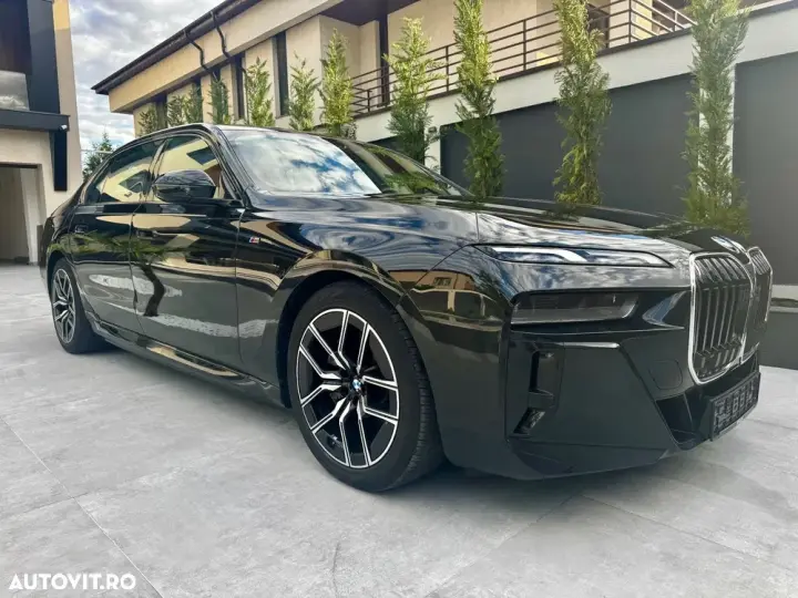 BMW i7