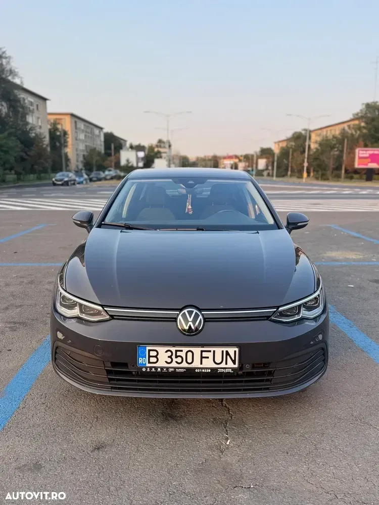 Volkswagen Golf VIII 1.5 eTSI OPF DSG Style — imagine 3