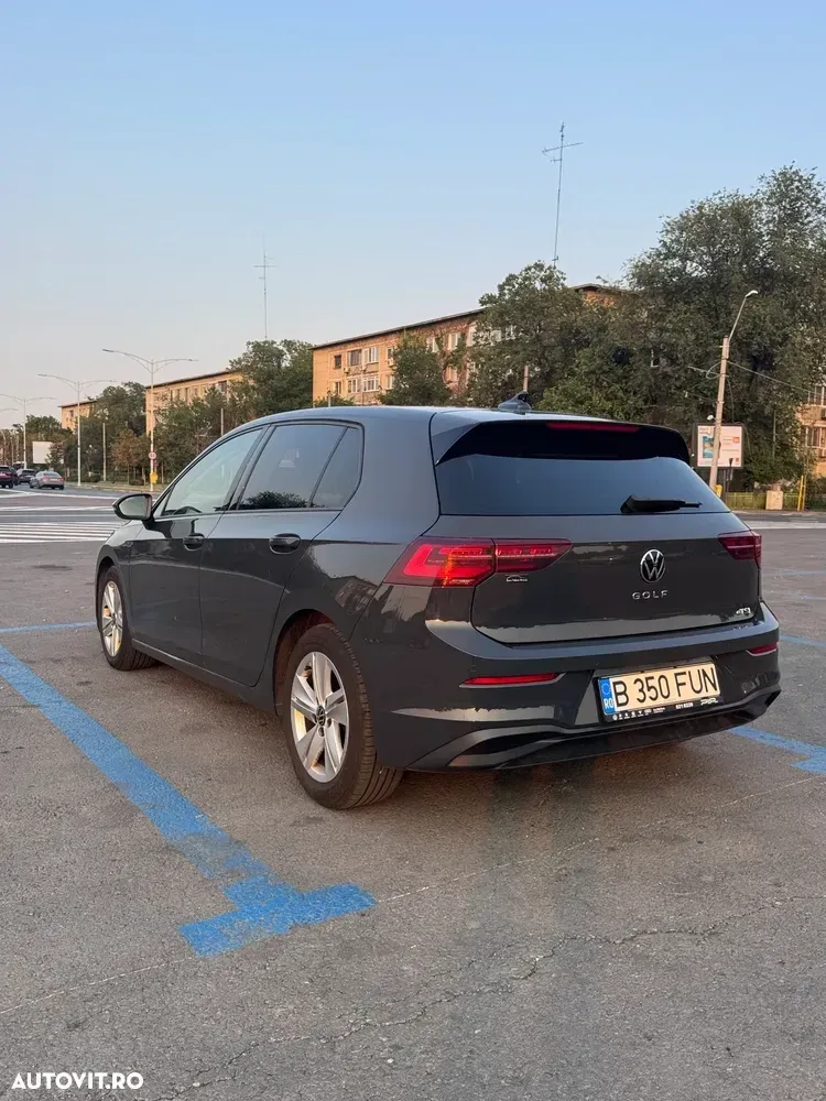 Volkswagen Golf VIII 1.5 eTSI OPF DSG Style — imagine 5