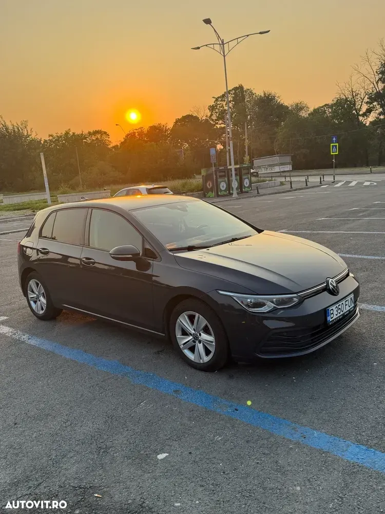 Volkswagen Golf VIII 1.5 eTSI OPF DSG Style — imagine 4