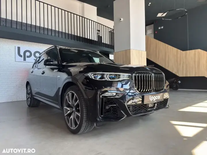 BMW X7 M50i