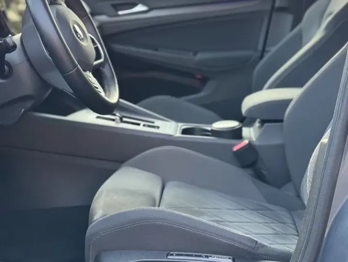 Volkswagen Golf VIII 2.0 TDI 150CP DSG Style
