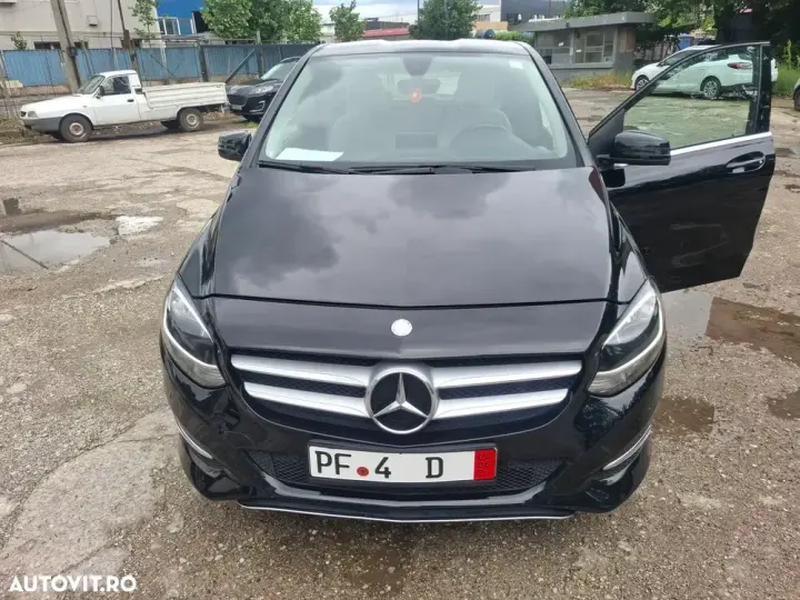 Mercedes-Benz B 180