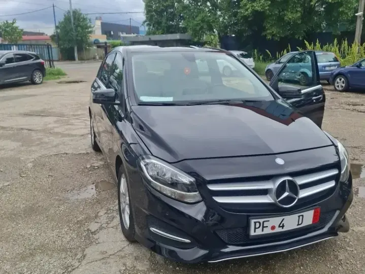 Mercedes-Benz B 180