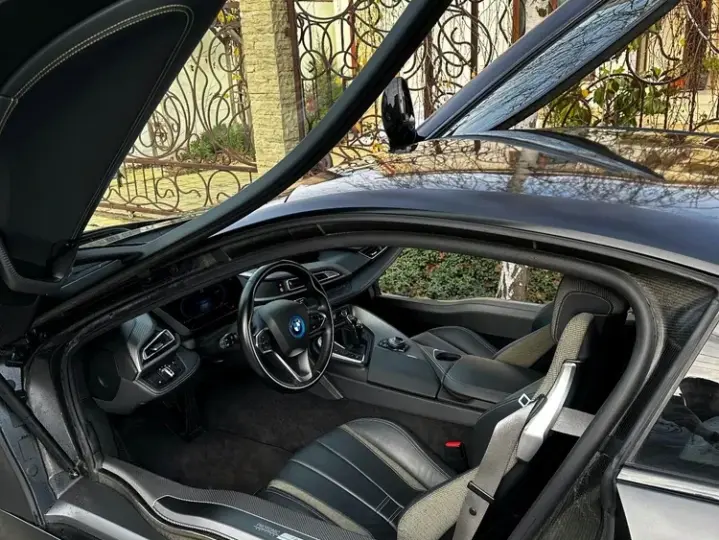 BMW i8 Pure Impulse