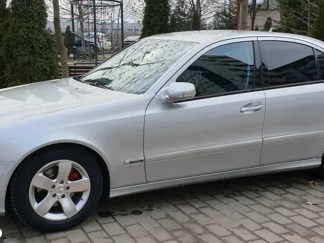 Mercedes-Benz E W211