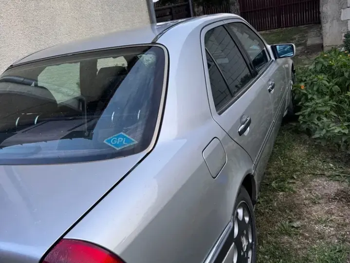 Mercedes-Benz C W202