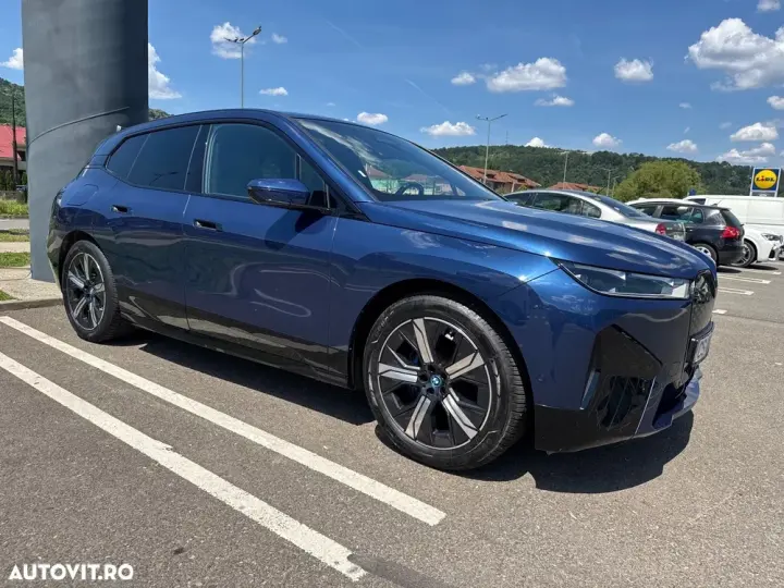 BMW iX