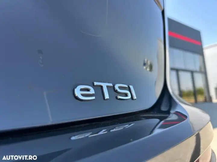 Volkswagen Golf VIII 1.0 eTSI OPF DSG Life