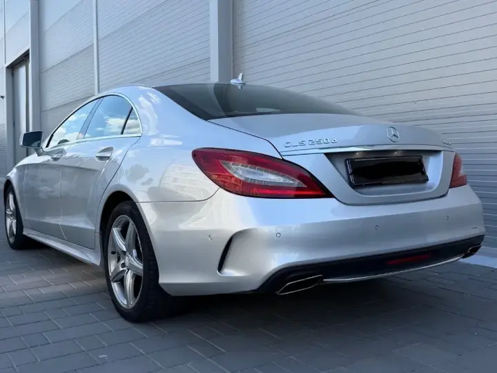 Mercedes-Benz CLS C218