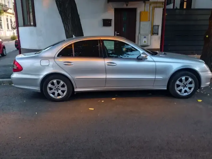Mercedes-Benz E W211