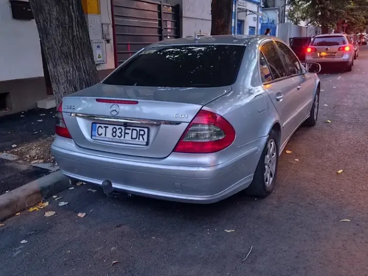 Mercedes-Benz E W211