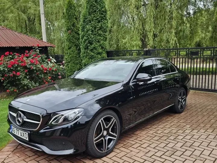 Mercedes-Benz E W213 220 d 9G-TRONIC