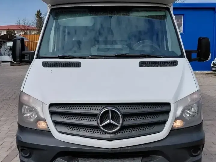 Mercedes-Benz Sprinter 906.211