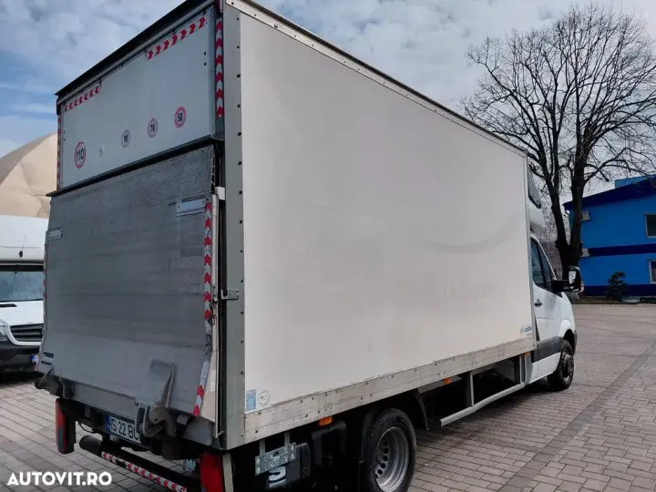 Mercedes-Benz Sprinter 906.211