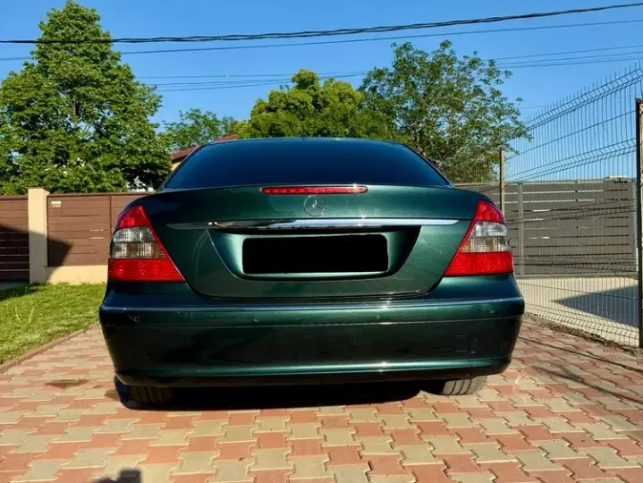 Mercedes-Benz E W211