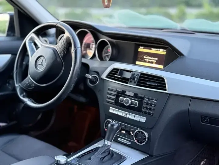 Mercedes-Benz C W204 180 BlueEFFICIENCY 7G-TRONIC Avantgarde