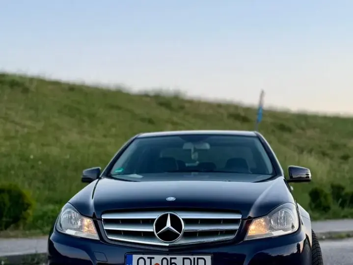 Mercedes-Benz C W204 180 BlueEFFICIENCY 7G-TRONIC Avantgarde