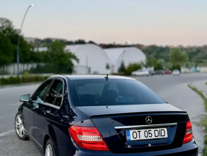 Mercedes-Benz C W204 180 BlueEFFICIENCY 7G-TRONIC Avantgarde