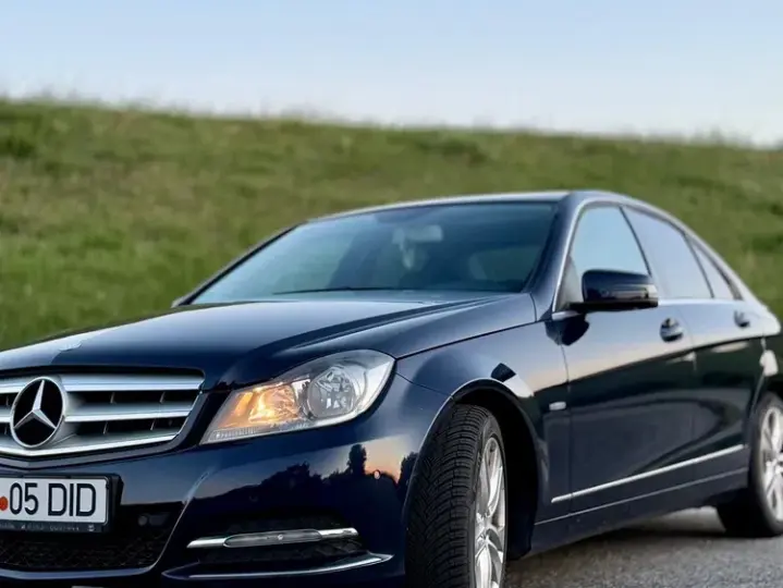 Mercedes-Benz C W204 180 BlueEFFICIENCY 7G-TRONIC Avantgarde