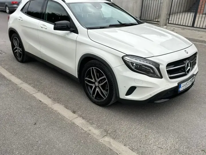 Mercedes-Benz GLA X156