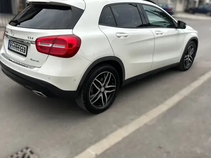 Mercedes-Benz GLA X156