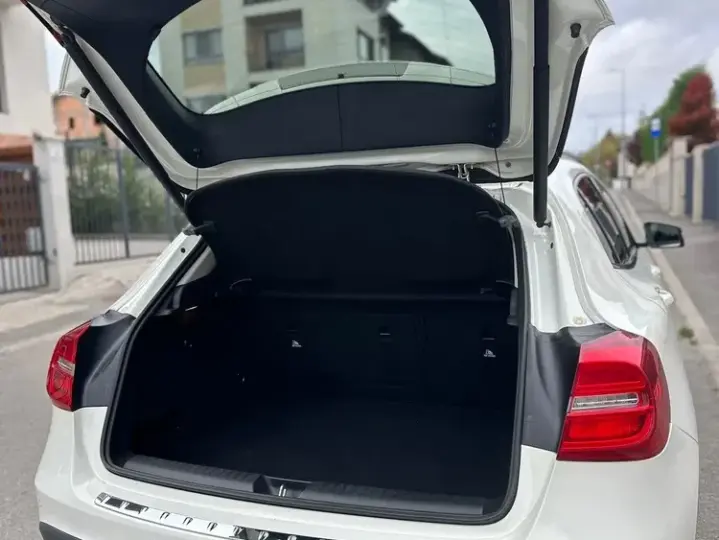 Mercedes-Benz GLA X156